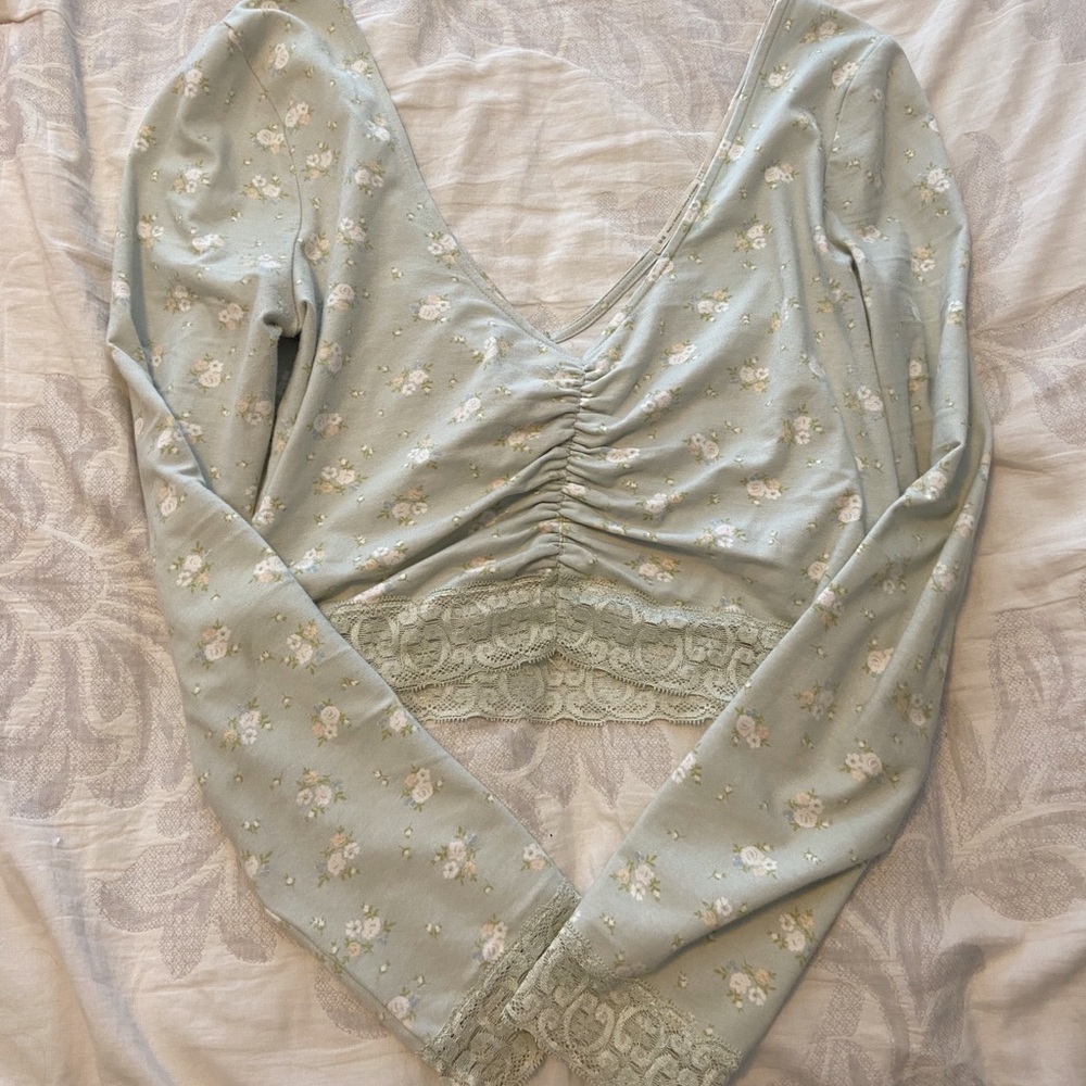 Urban Outfitters Long Sleeve Cropped Top